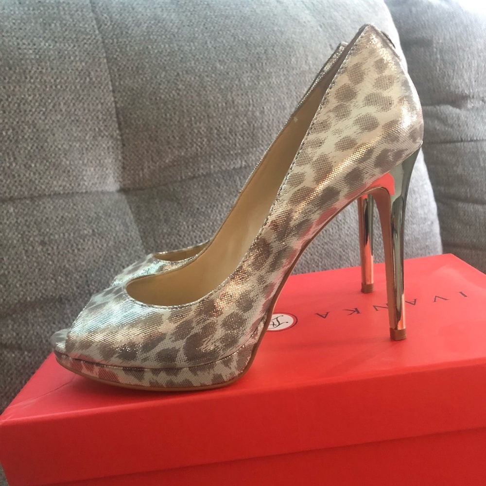 Ivanka Trump - Maggie heels in size 6.5